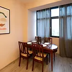 Spacious 1bdr Near city Center Apartment *