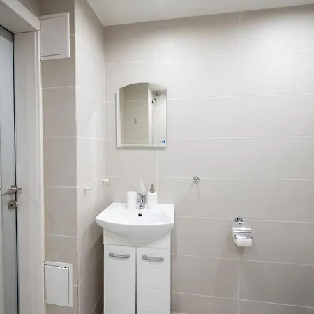 Spacious 1bdr Near city Center