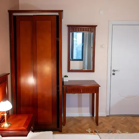 아파트 Spacious 1bdr Near city Center