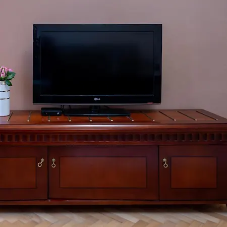 Spacious 1bdr Near city Center *