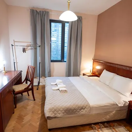 Spacious 1bdr Near city Center דירה *