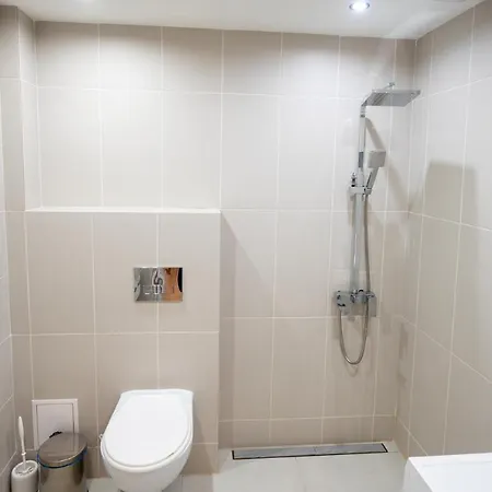 Spacious 1bdr Near city Center *