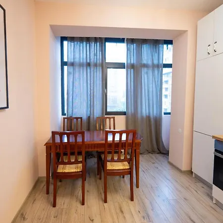 Spacious 1bdr Near city Center *