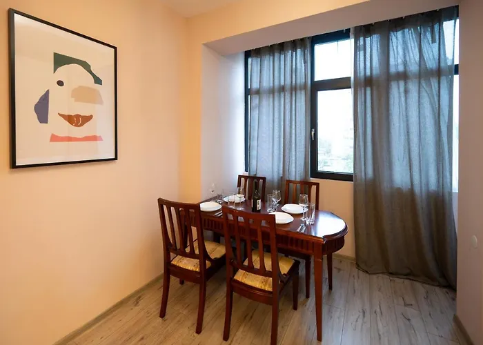 Spacious 1bdr Near city Center アパート *